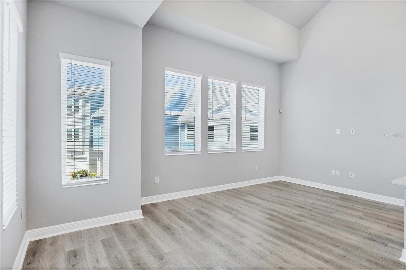 Image 6 of 59 For 2340 Lindstrom Street