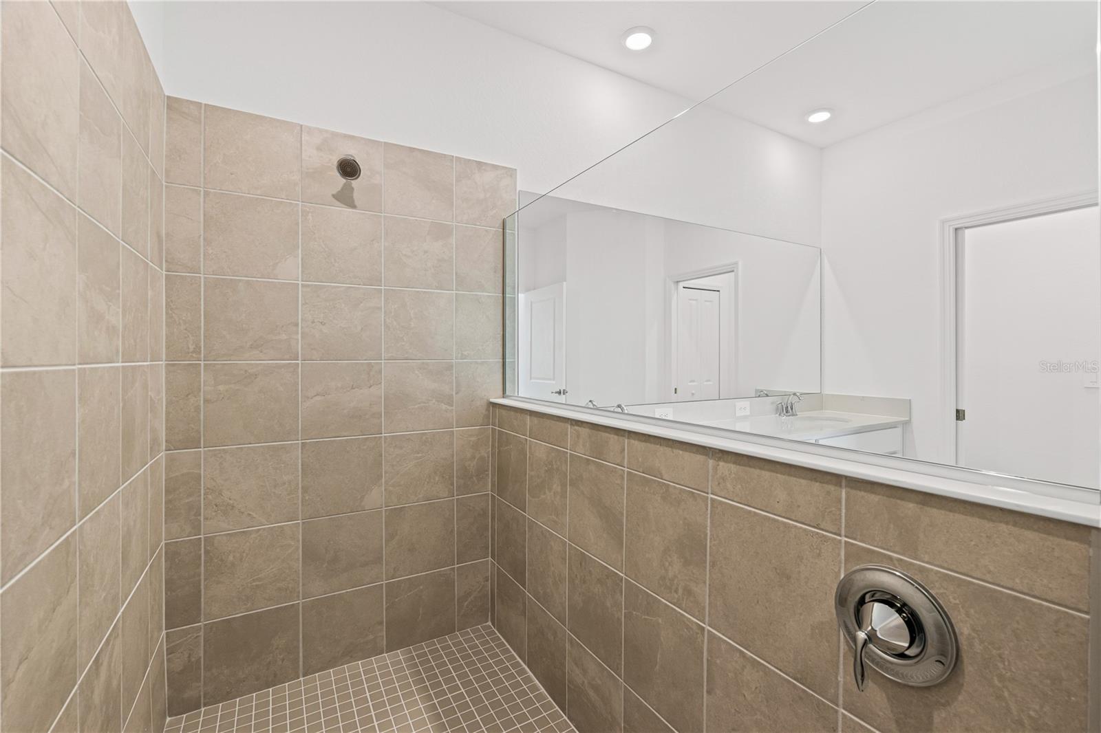 Image 21 of 32 For 5608 Summit Pointe Circle 103