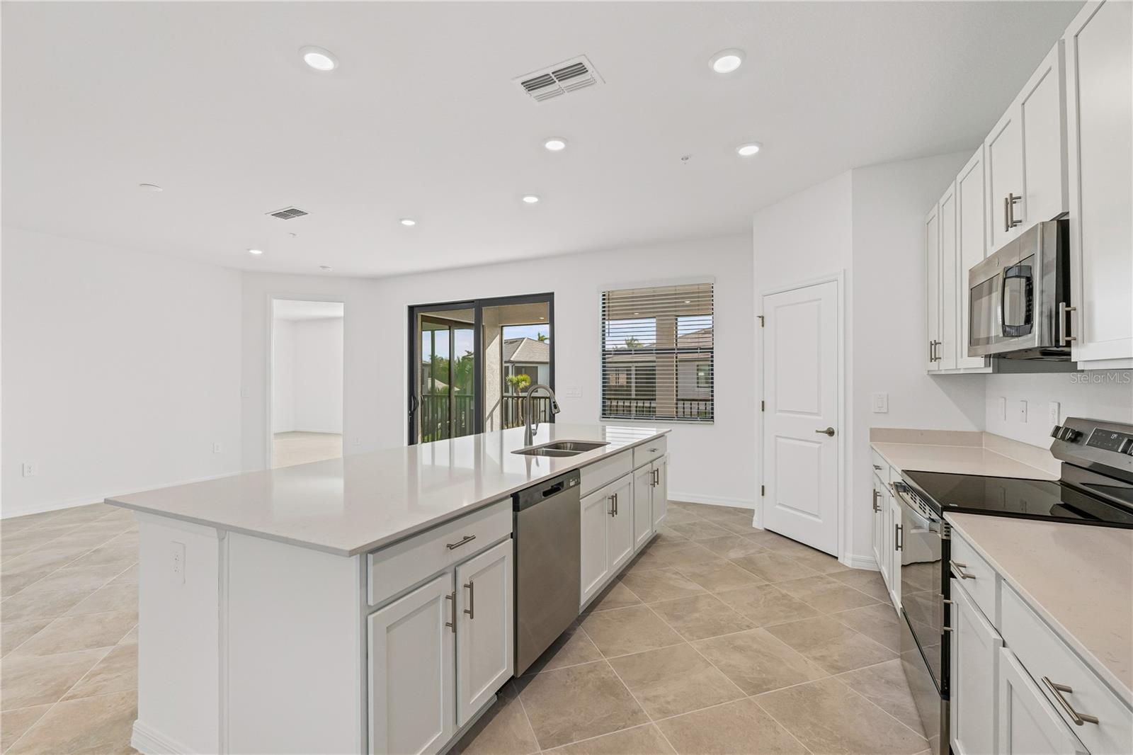 Image 9 of 32 For 5608 Summit Pointe Circle 103