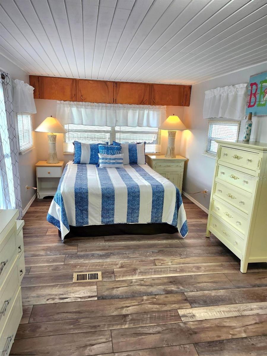 Image 23 of 57 For 1912 Iowa Avenue