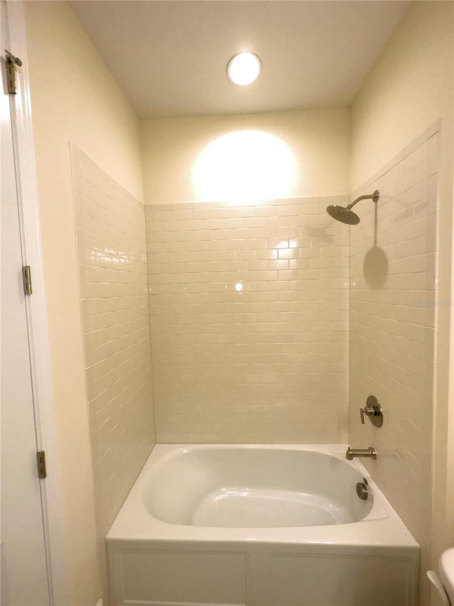 Image 20 of 24 For 117 Van Gogh Cove