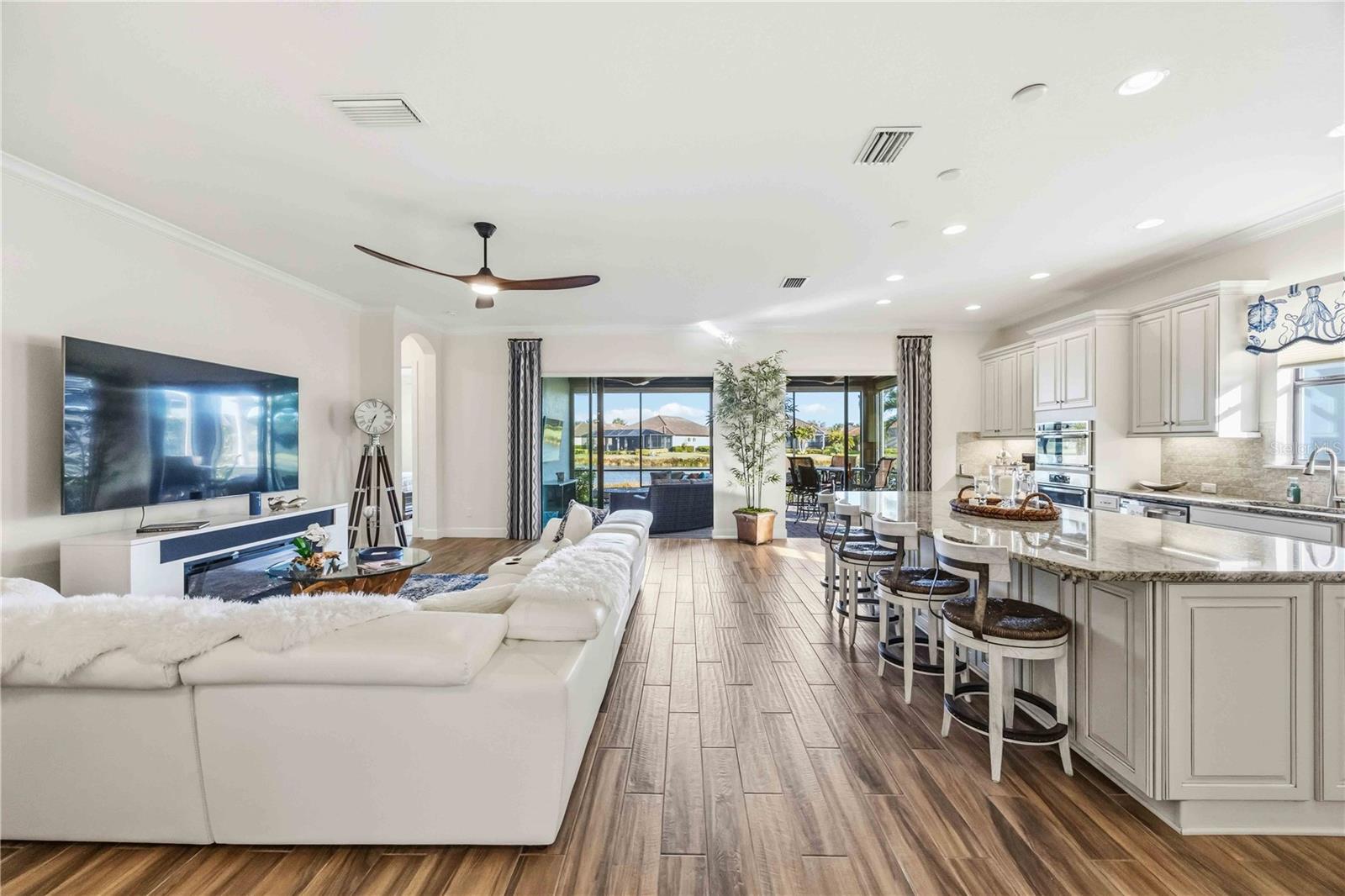 Image 3 of 35 For 5400 Manchini Street