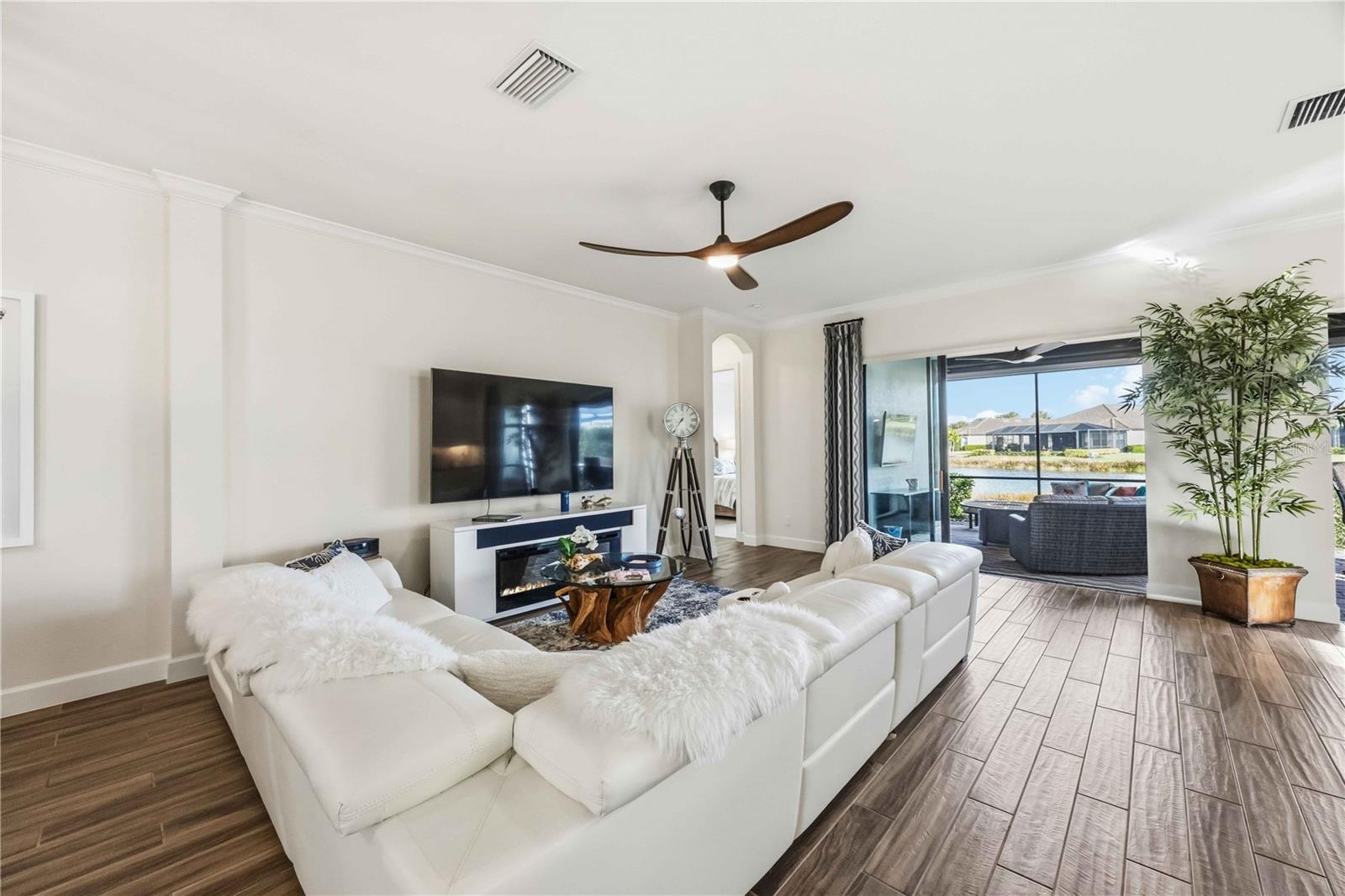 Image 4 of 35 For 5400 Manchini Street