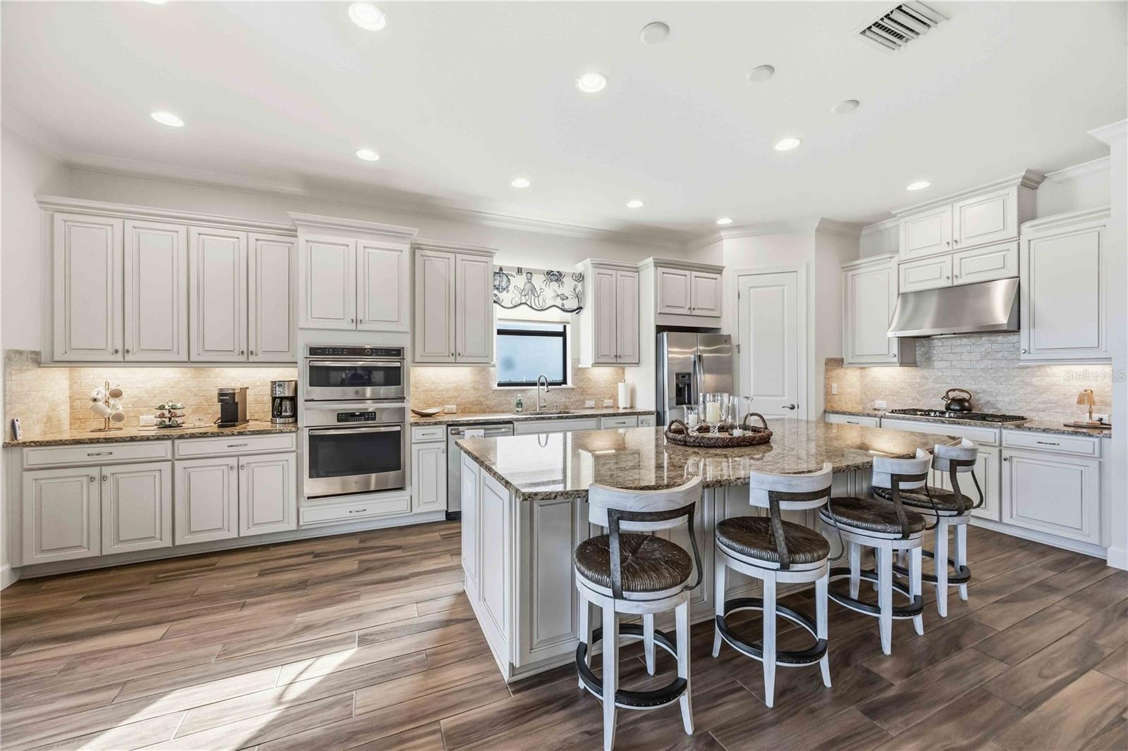 Image 6 of 35 For 5400 Manchini Street