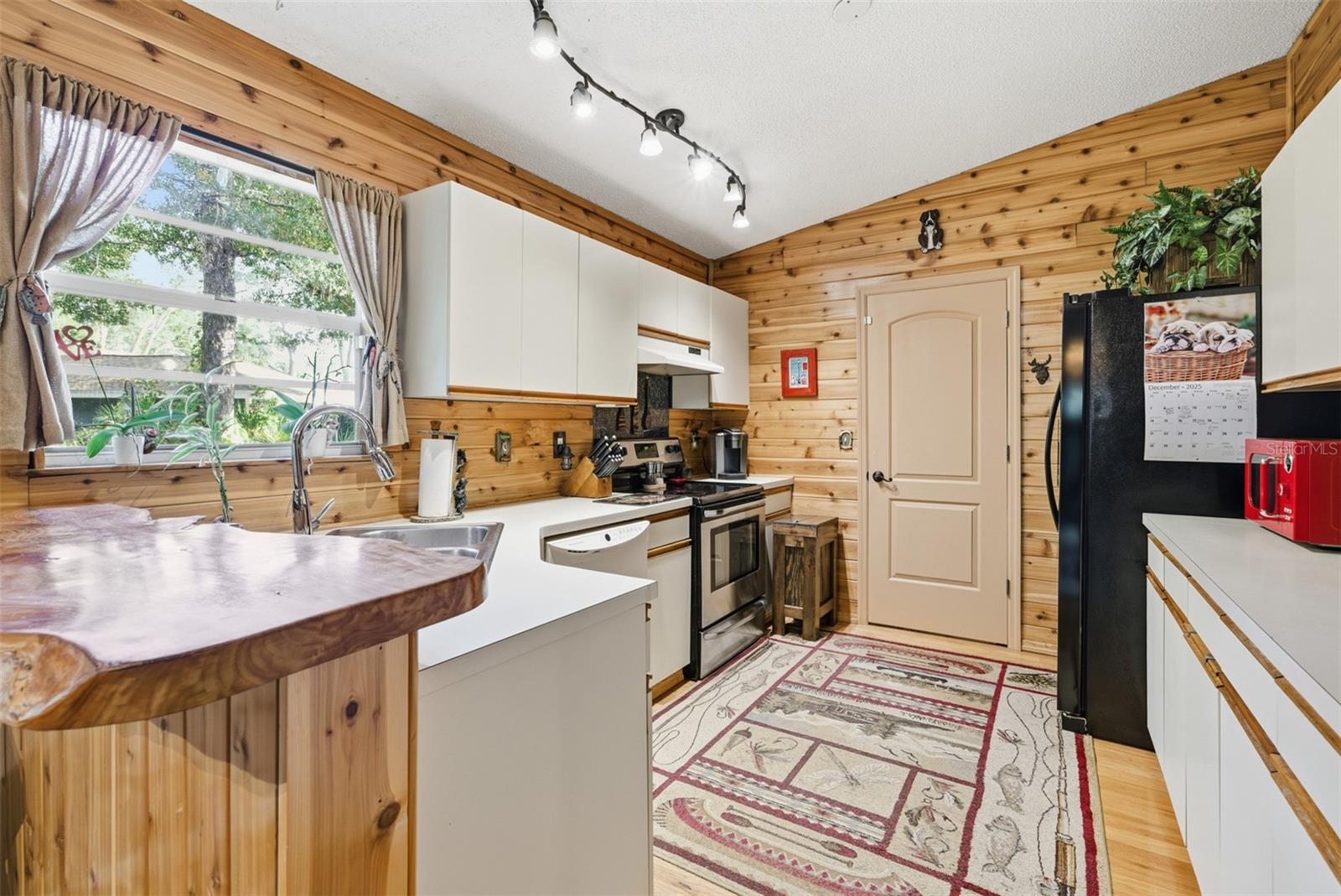 Image 10 of 37 For 331 Bearded Oaks Circle