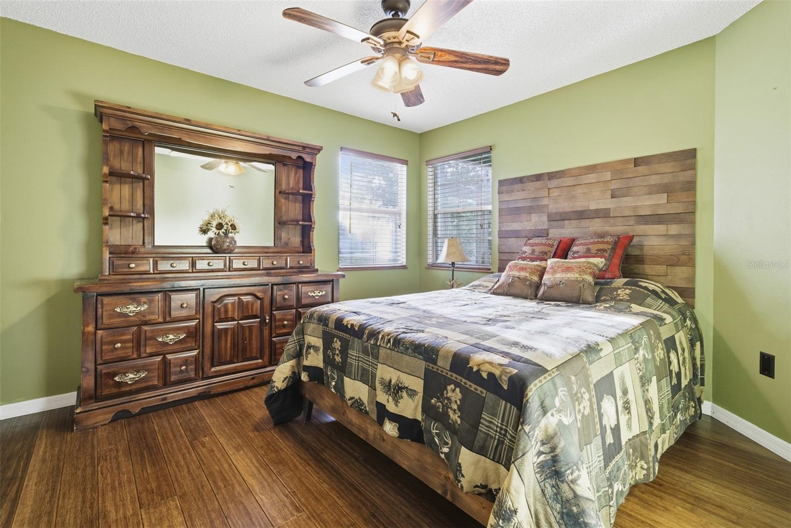 Image 14 of 37 For 331 Bearded Oaks Circle