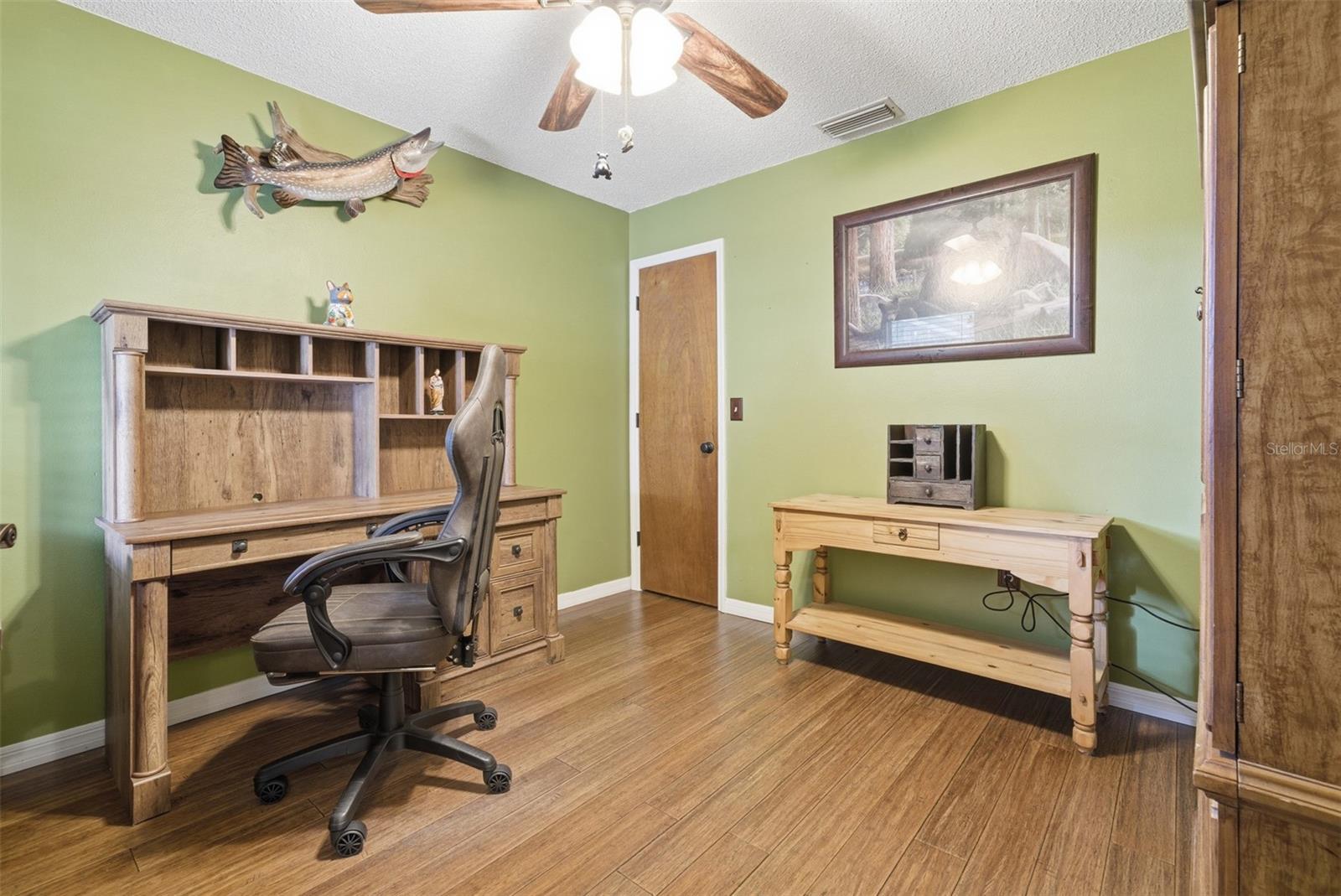 Image 17 of 37 For 331 Bearded Oaks Circle