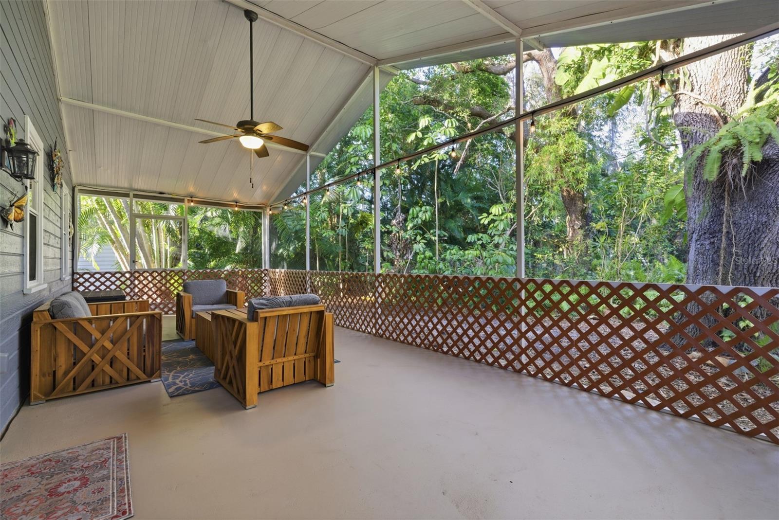 Image 18 of 37 For 331 Bearded Oaks Circle