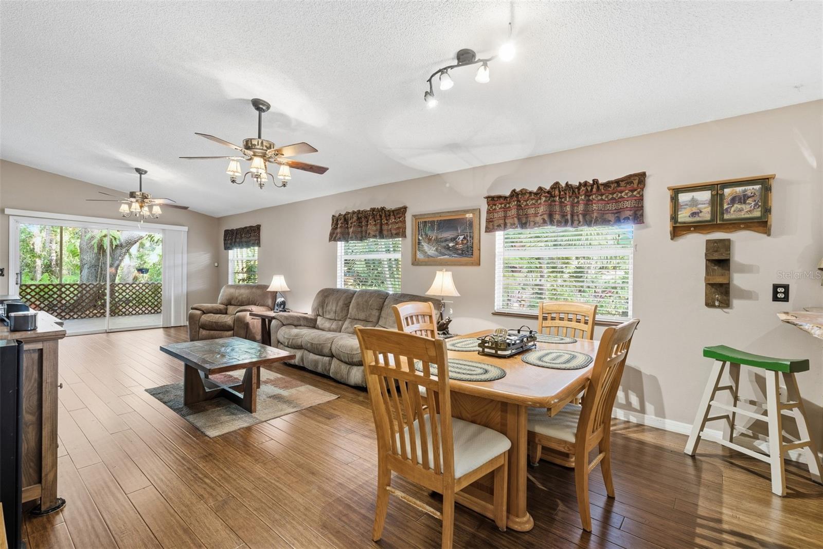 Image 2 of 37 For 331 Bearded Oaks Circle