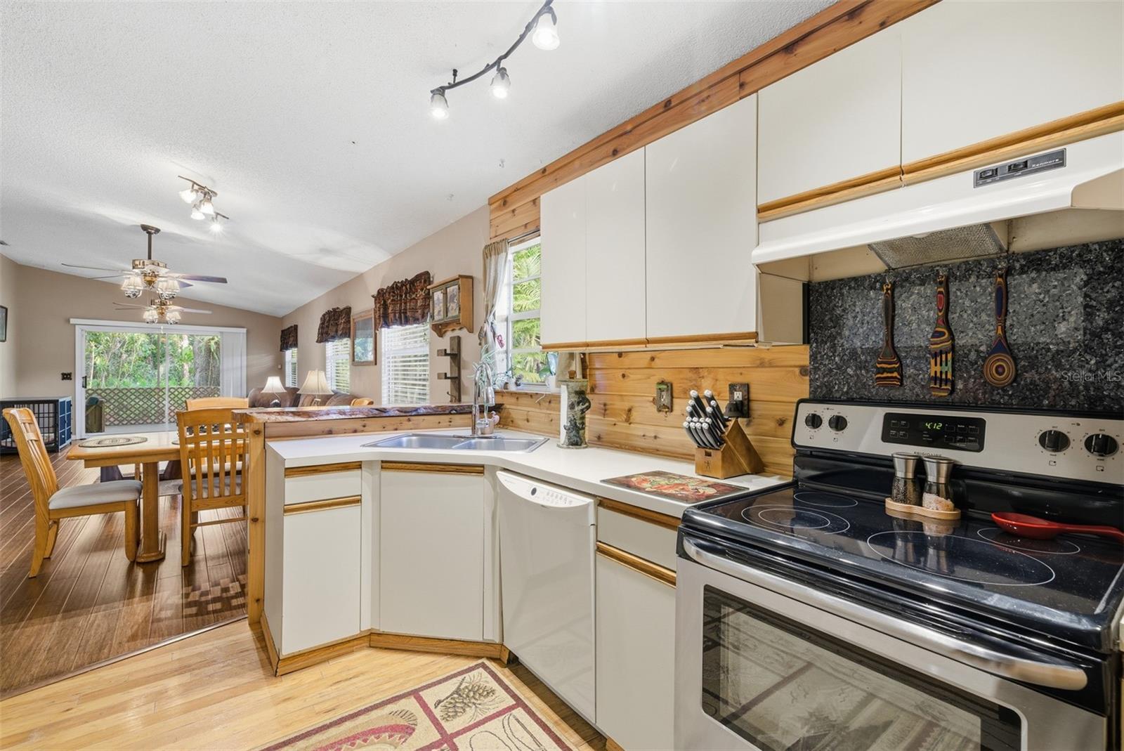 Image 4 of 37 For 331 Bearded Oaks Circle