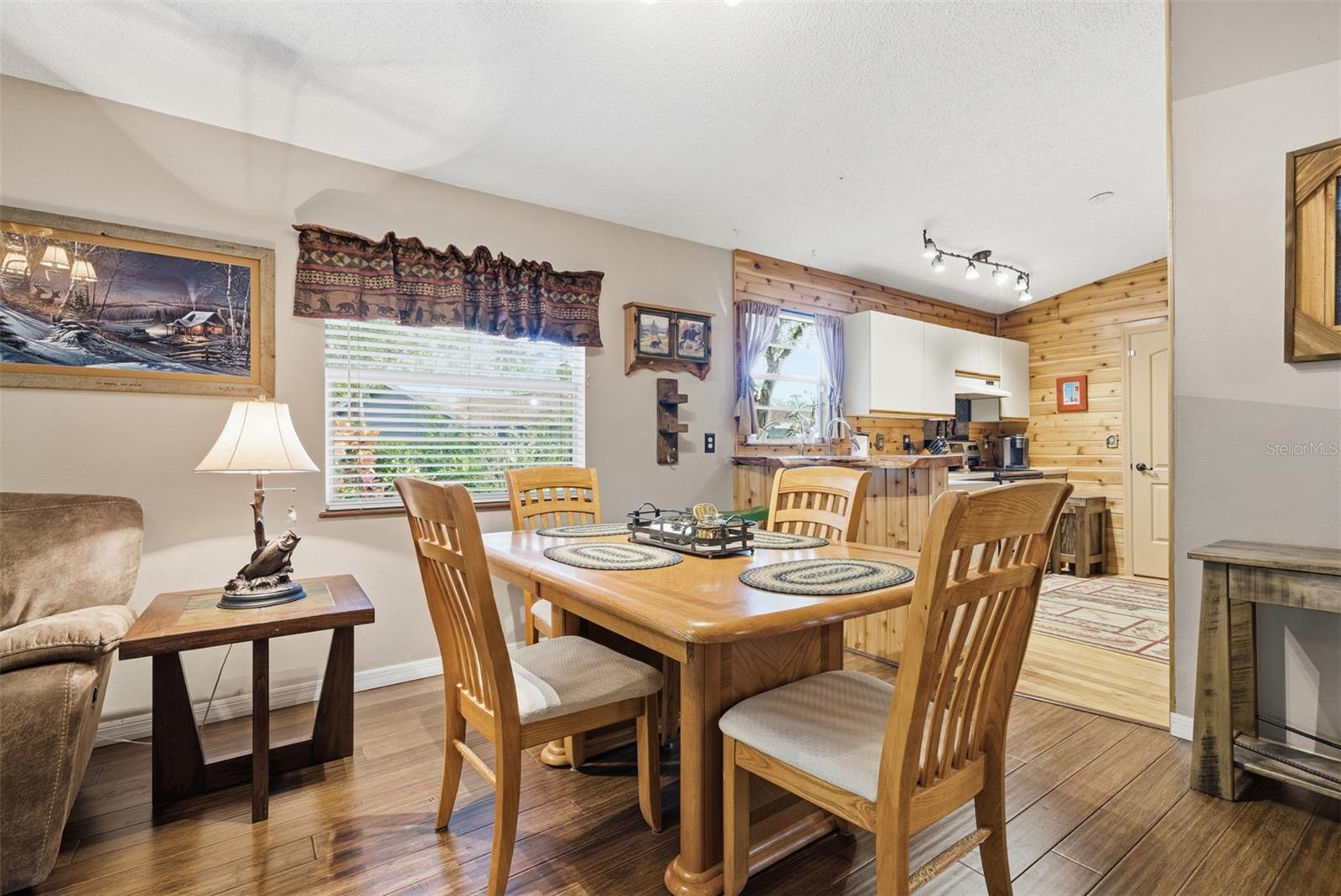 Image 7 of 37 For 331 Bearded Oaks Circle