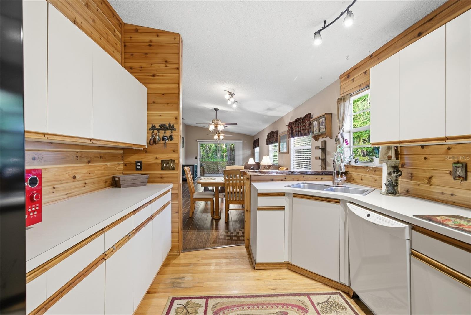 Image 8 of 37 For 331 Bearded Oaks Circle