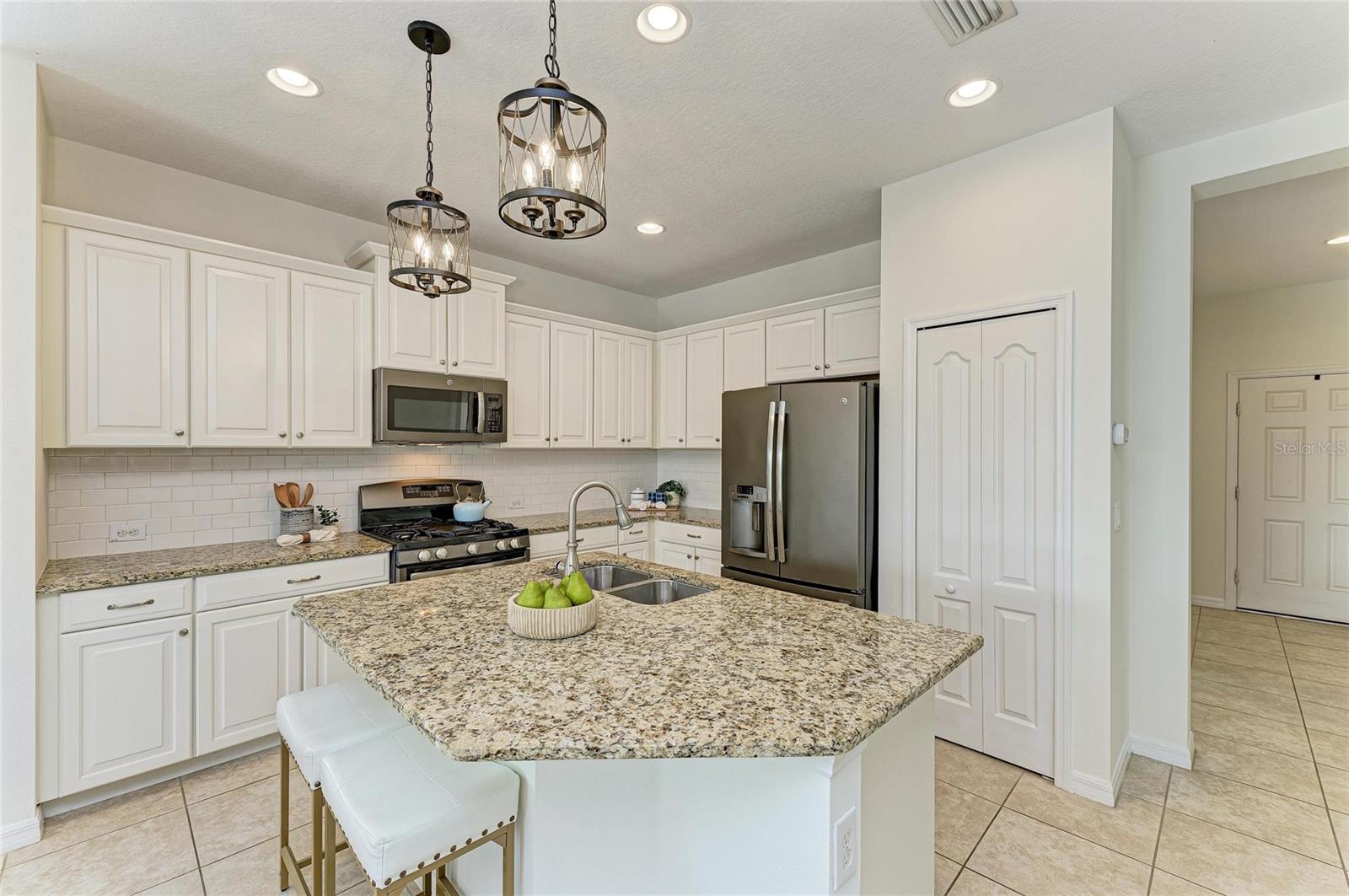 Image 23 of 52 For 5419 Fairfield Boulevard