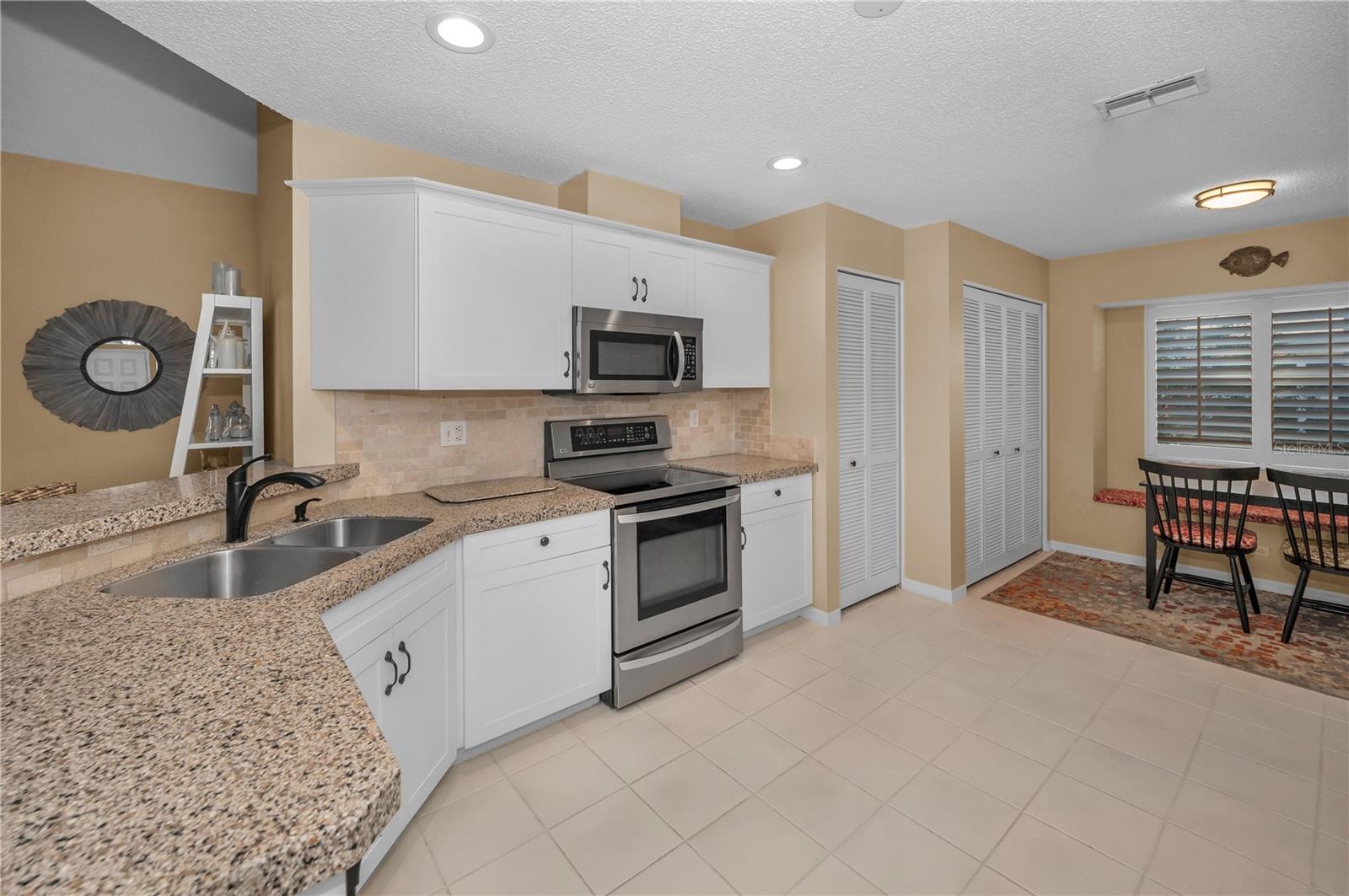 Image 12 of 35 For 824 Manchester Woods Drive 48