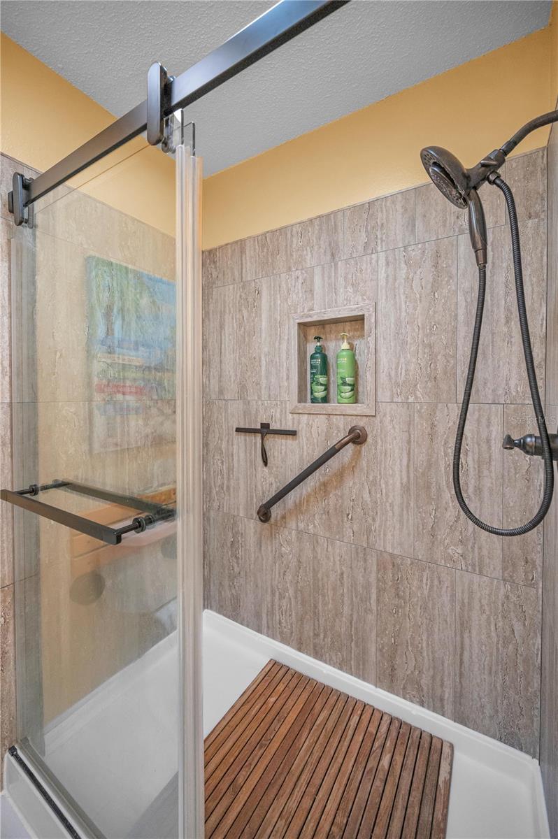 Image 23 of 35 For 824 Manchester Woods Drive 48