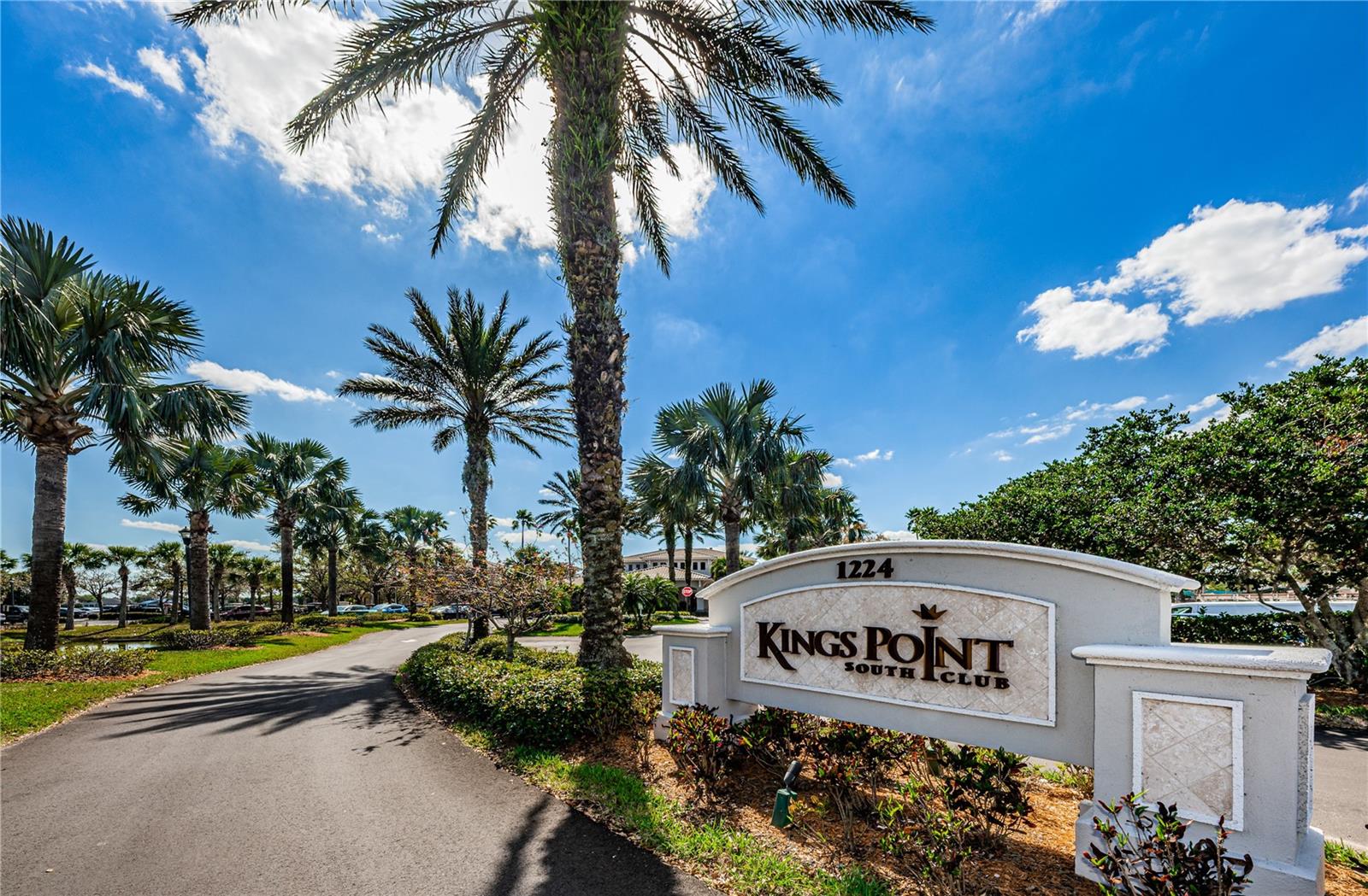 Image 27 of 35 For 824 Manchester Woods Drive 48