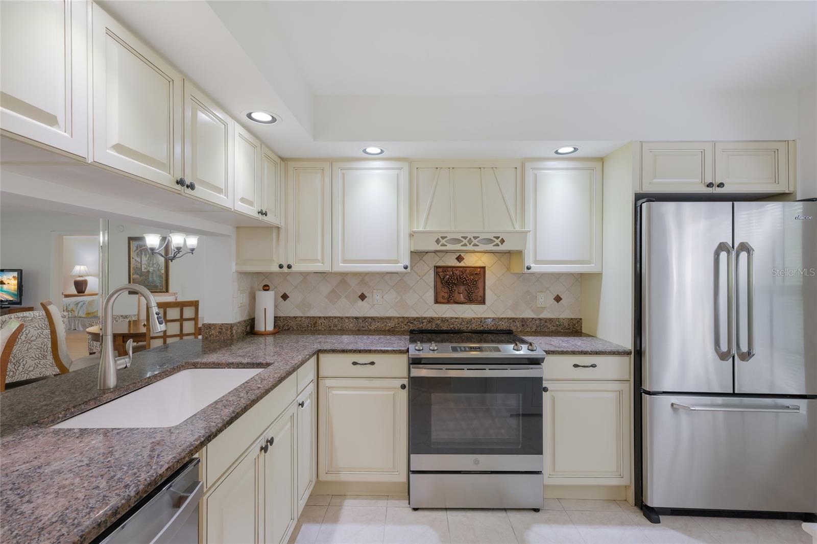 Image 4 of 55 For 4759 Winslow Beacon  21