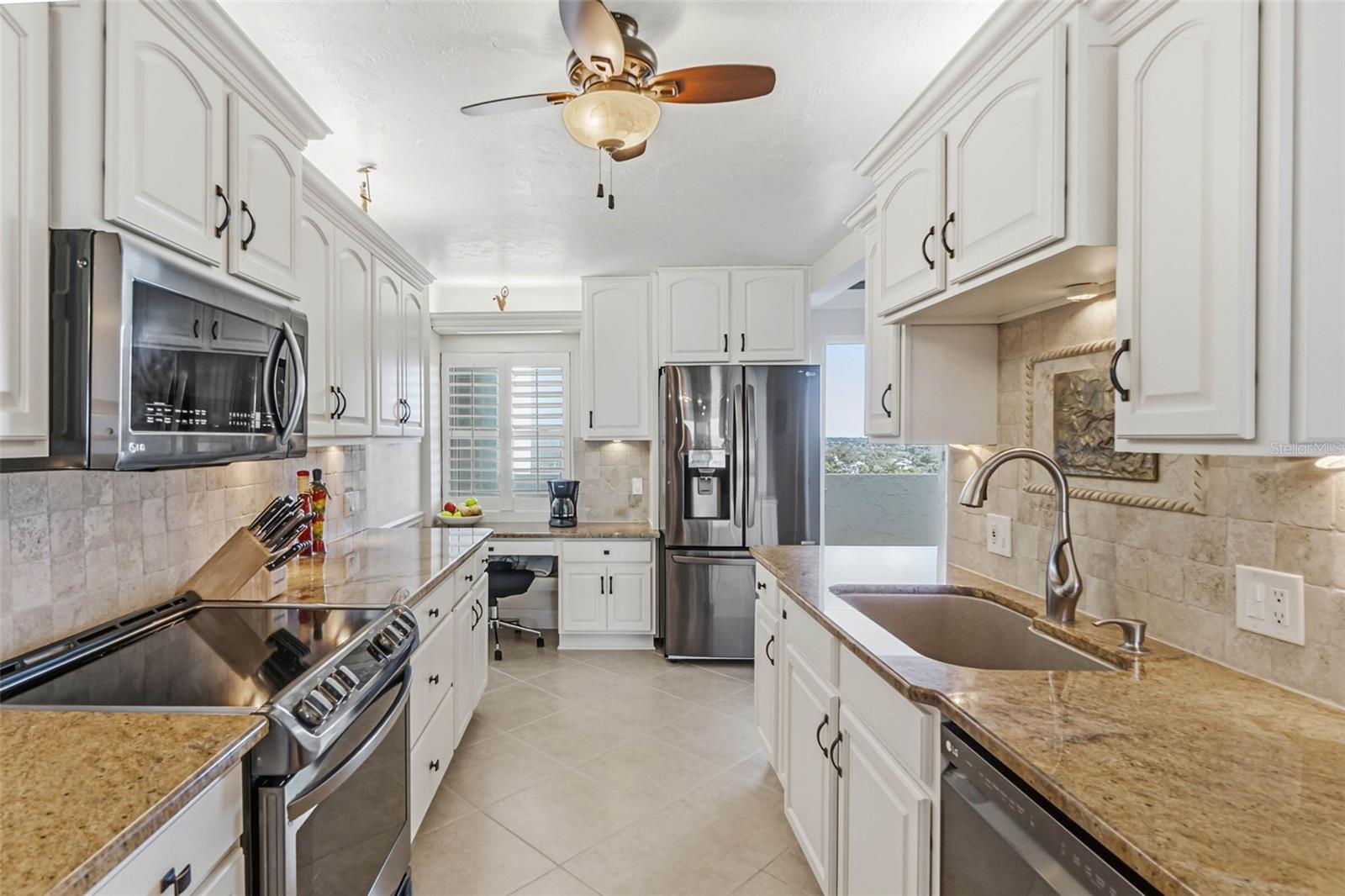 Image 11 of 58 For 19 Whispering Sands Drive 1204