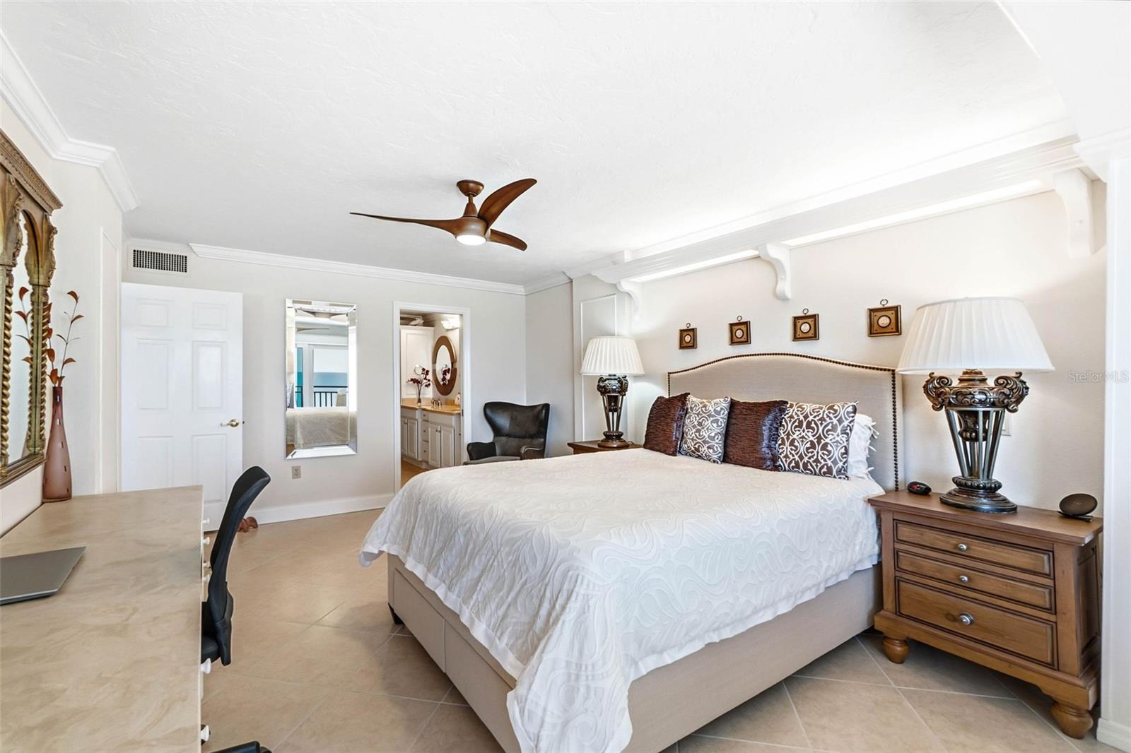 Image 18 of 58 For 19 Whispering Sands Drive 1204