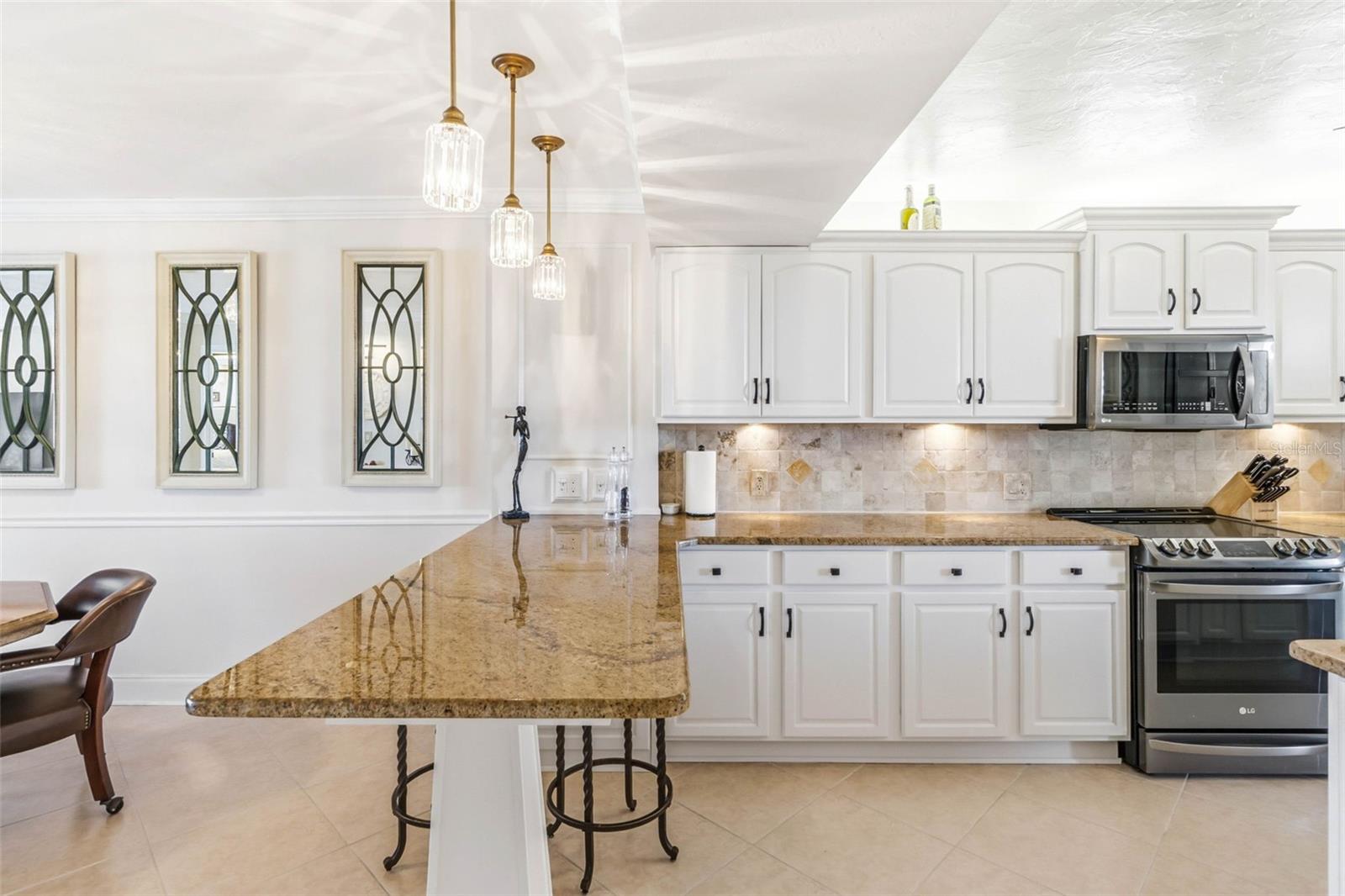 Image 9 of 58 For 19 Whispering Sands Drive 1204