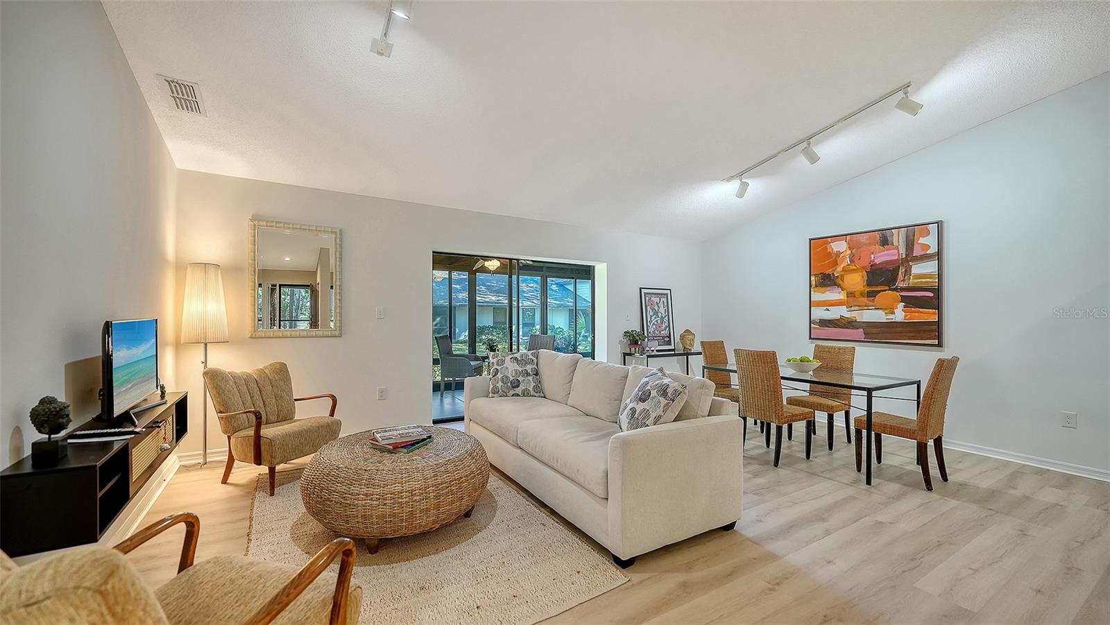 Image 5 of 25 For 4716 Oak Forest Drive W 56