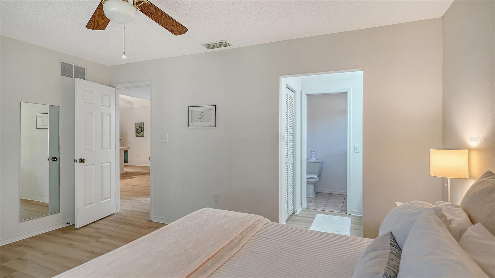 Image 9 of 25 For 4716 Oak Forest Drive W 56