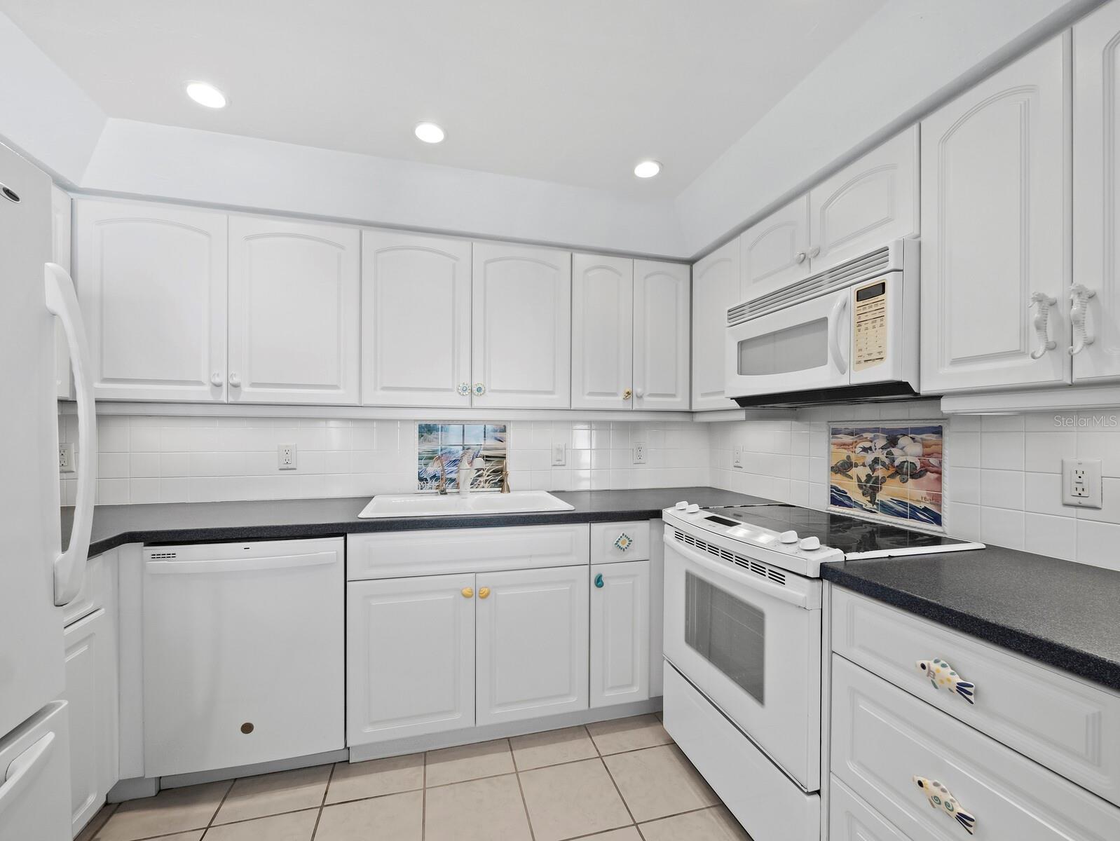 Image 10 of 37 For 2301 Gulf Of Mexico Drive 91n