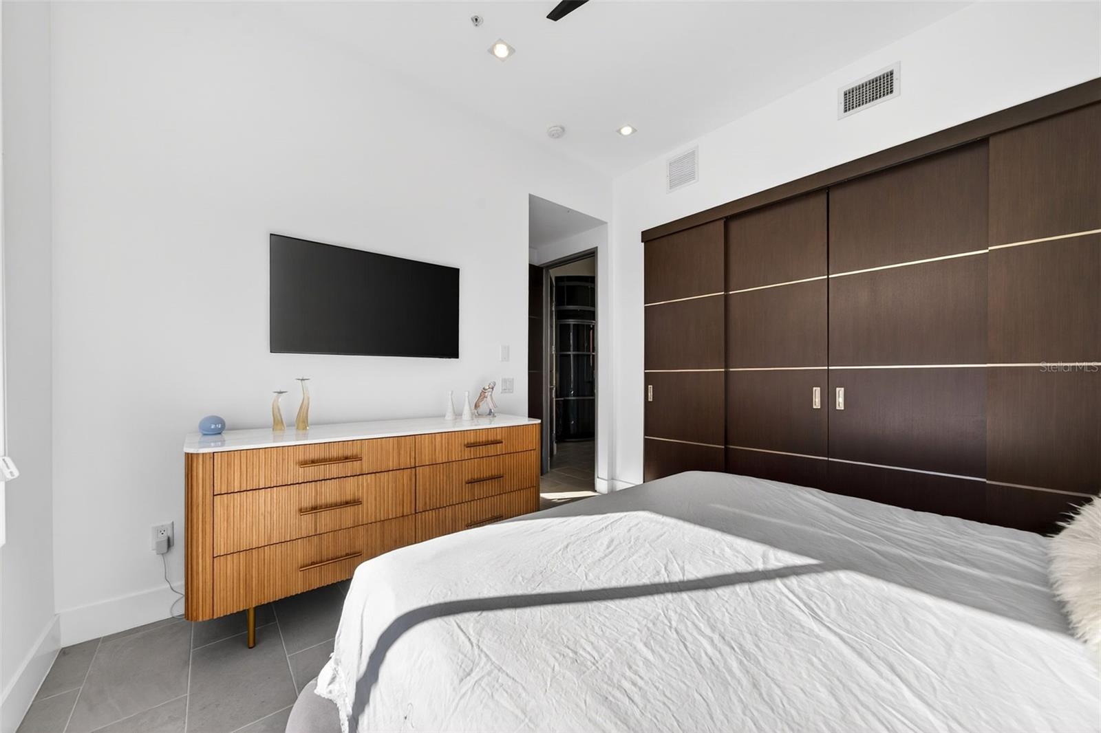 Image 15 of 38 For 234 Cosmopolitan Court