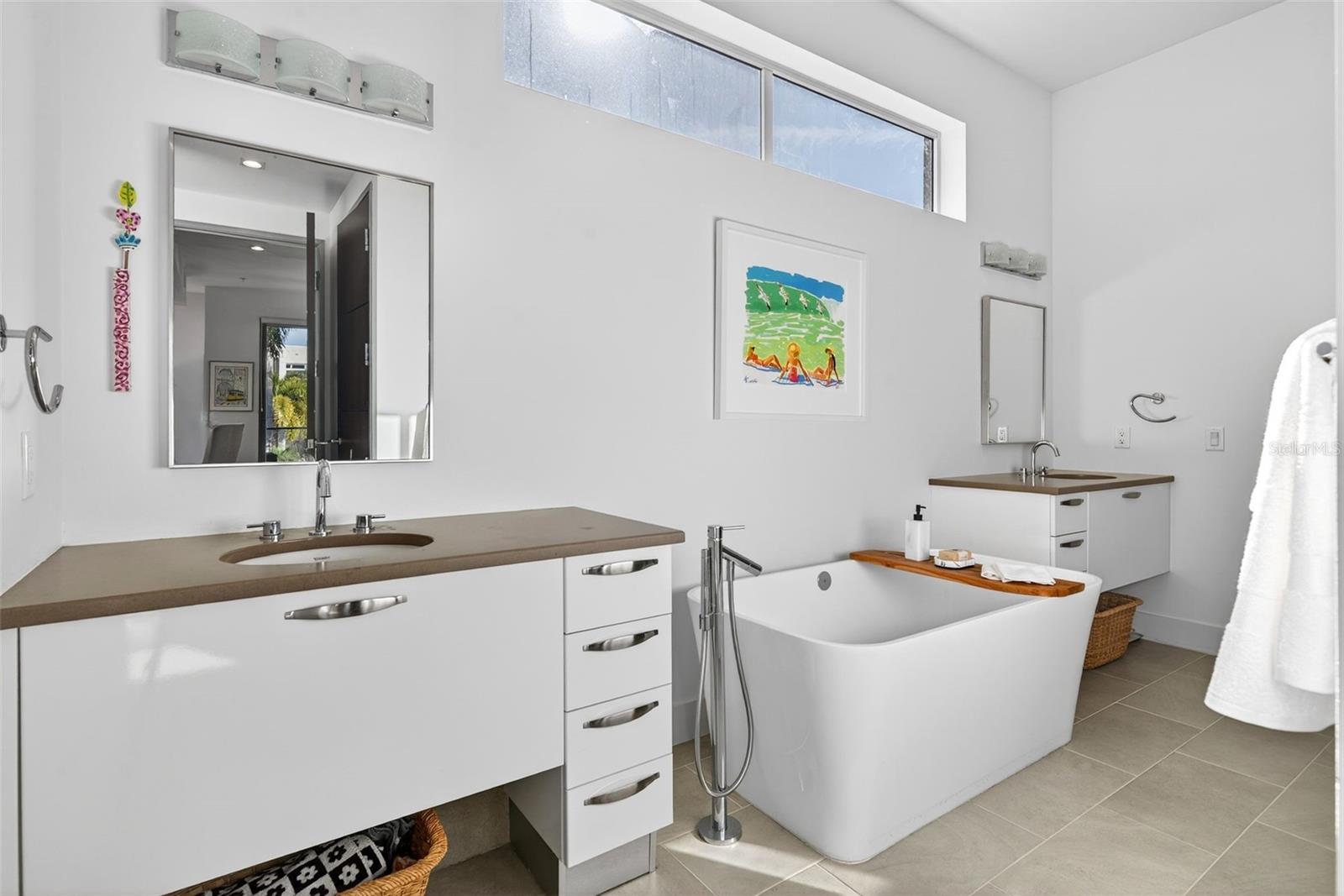 Image 16 of 38 For 234 Cosmopolitan Court