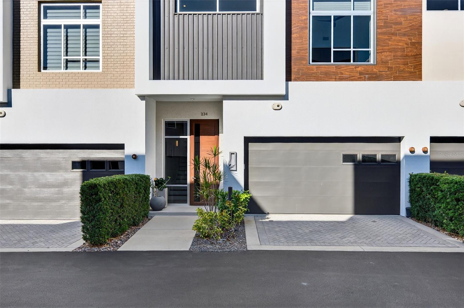 Image 33 of 38 For 234 Cosmopolitan Court