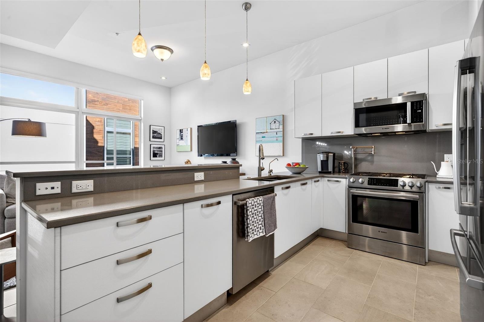 Image 9 of 38 For 234 Cosmopolitan Court