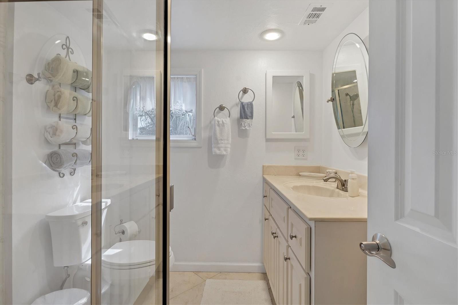 Image 21 of 39 For 2350 Beach Road 1a