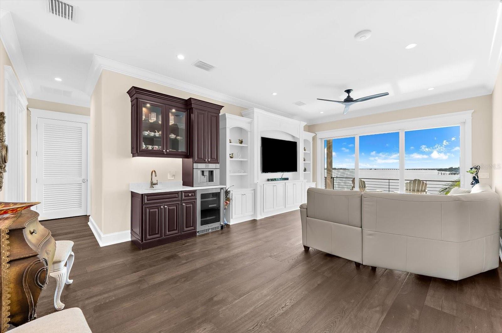 Image 42 of 94 For 511 Bayview Drive