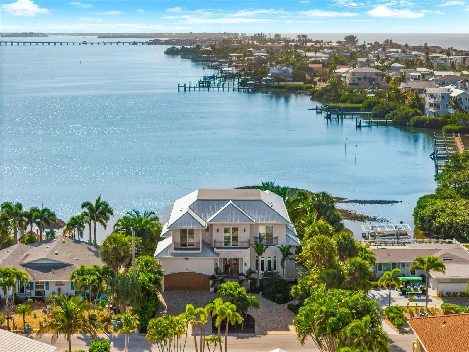 Image 5 of 94 For 511 Bayview Drive