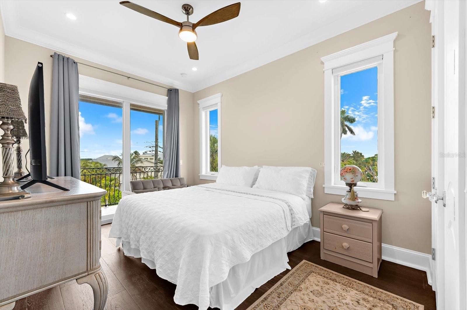 Image 50 of 94 For 511 Bayview Drive