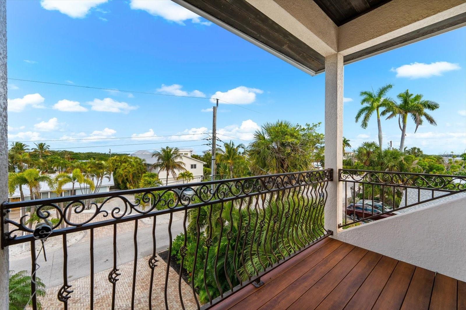 Image 51 of 94 For 511 Bayview Drive