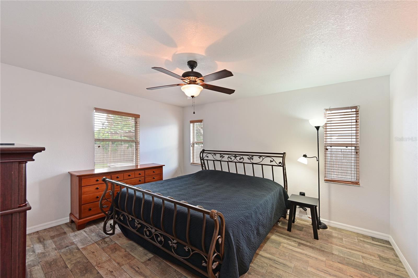 Image 12 of 18 For 5509 18th Avenue E