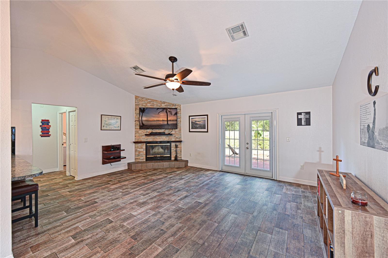 Image 3 of 18 For 5509 18th Avenue E