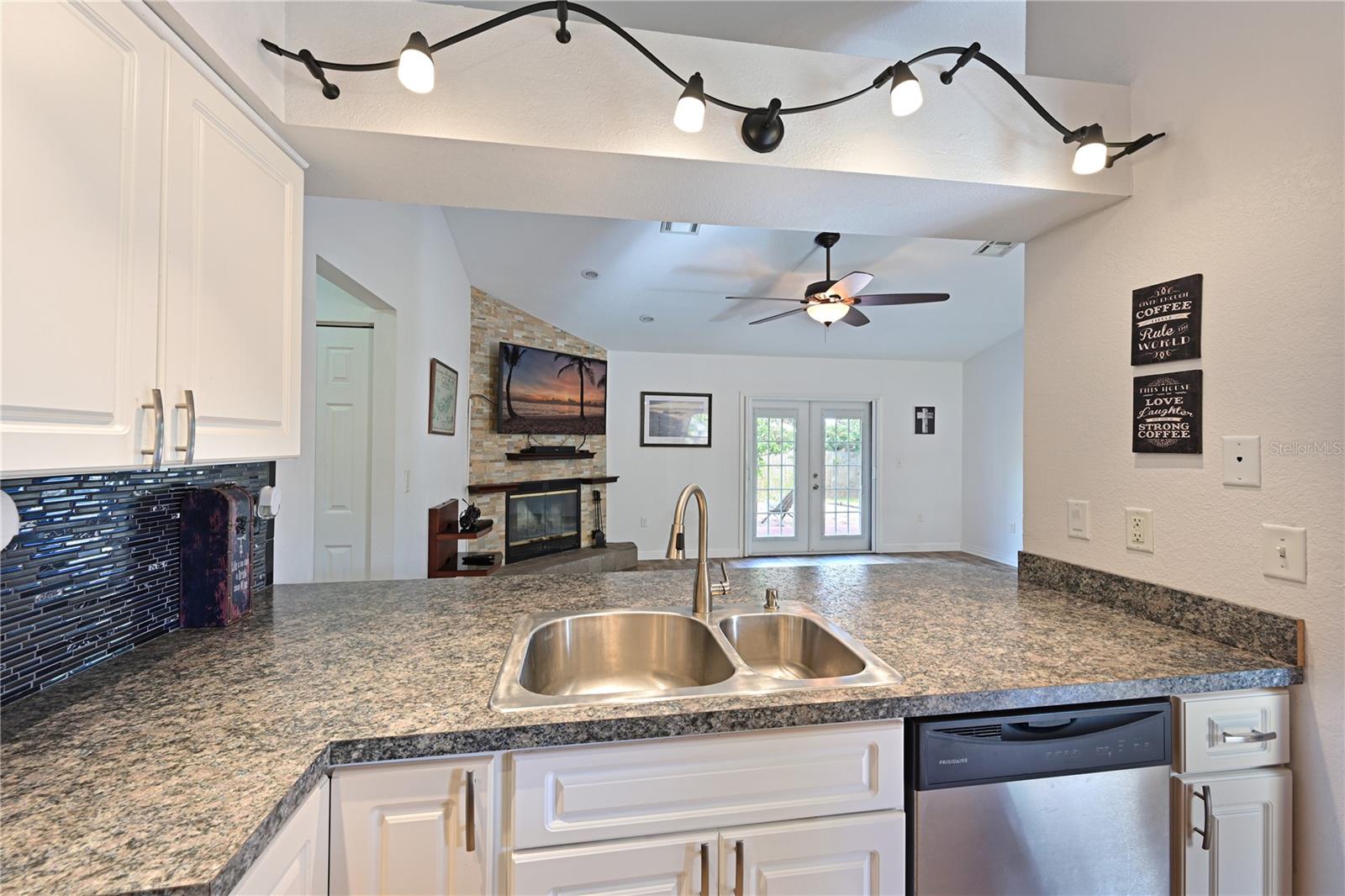 Image 9 of 18 For 5509 18th Avenue E