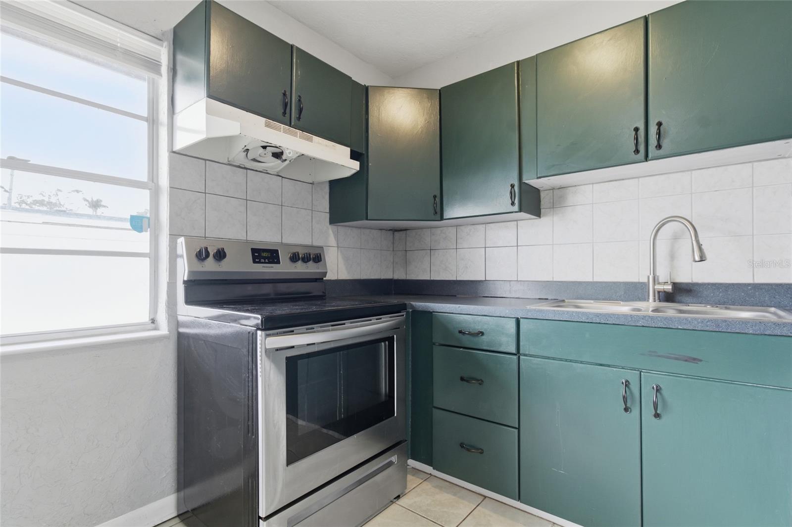 Image 15 of 41 For 2602 12th Street W