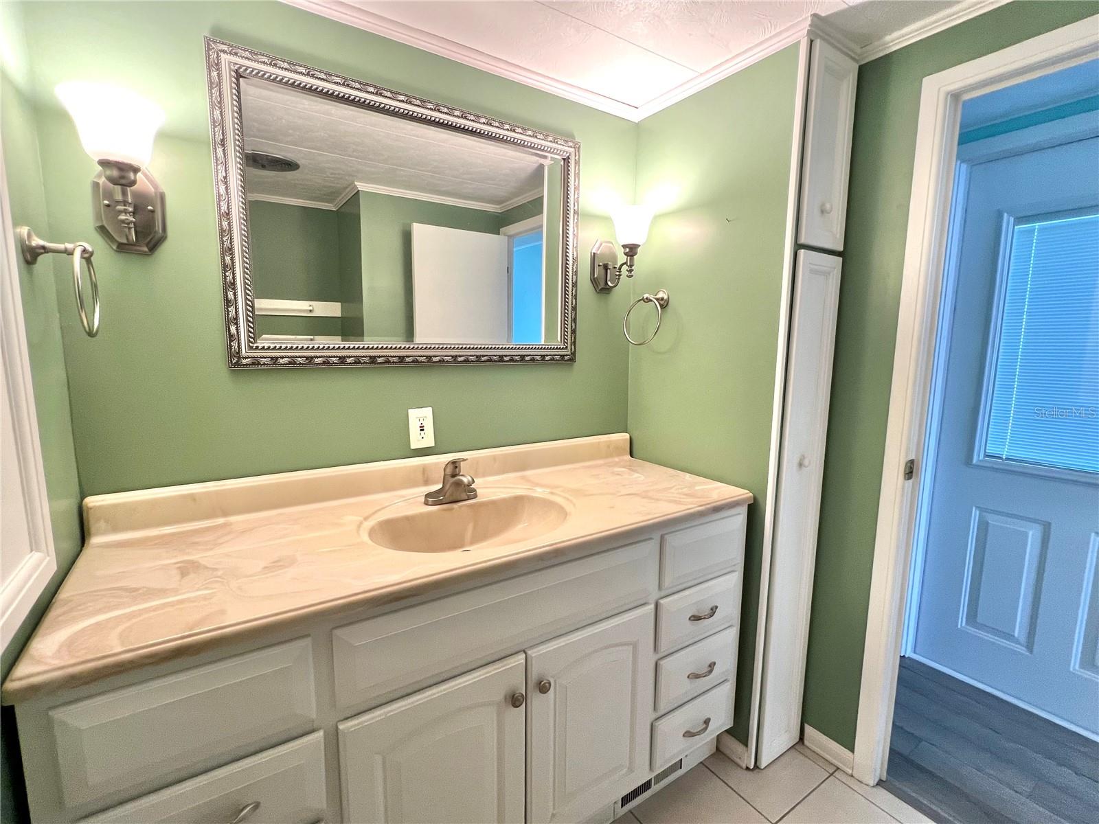 Image 18 of 41 For 528 Blackburn Boulevard