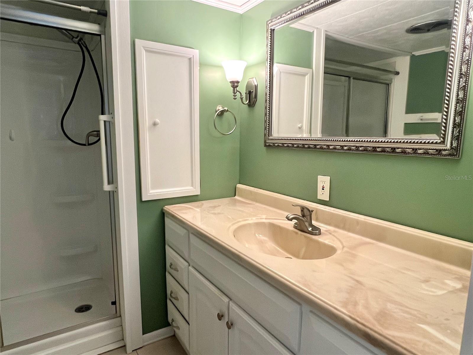 Image 19 of 41 For 528 Blackburn Boulevard