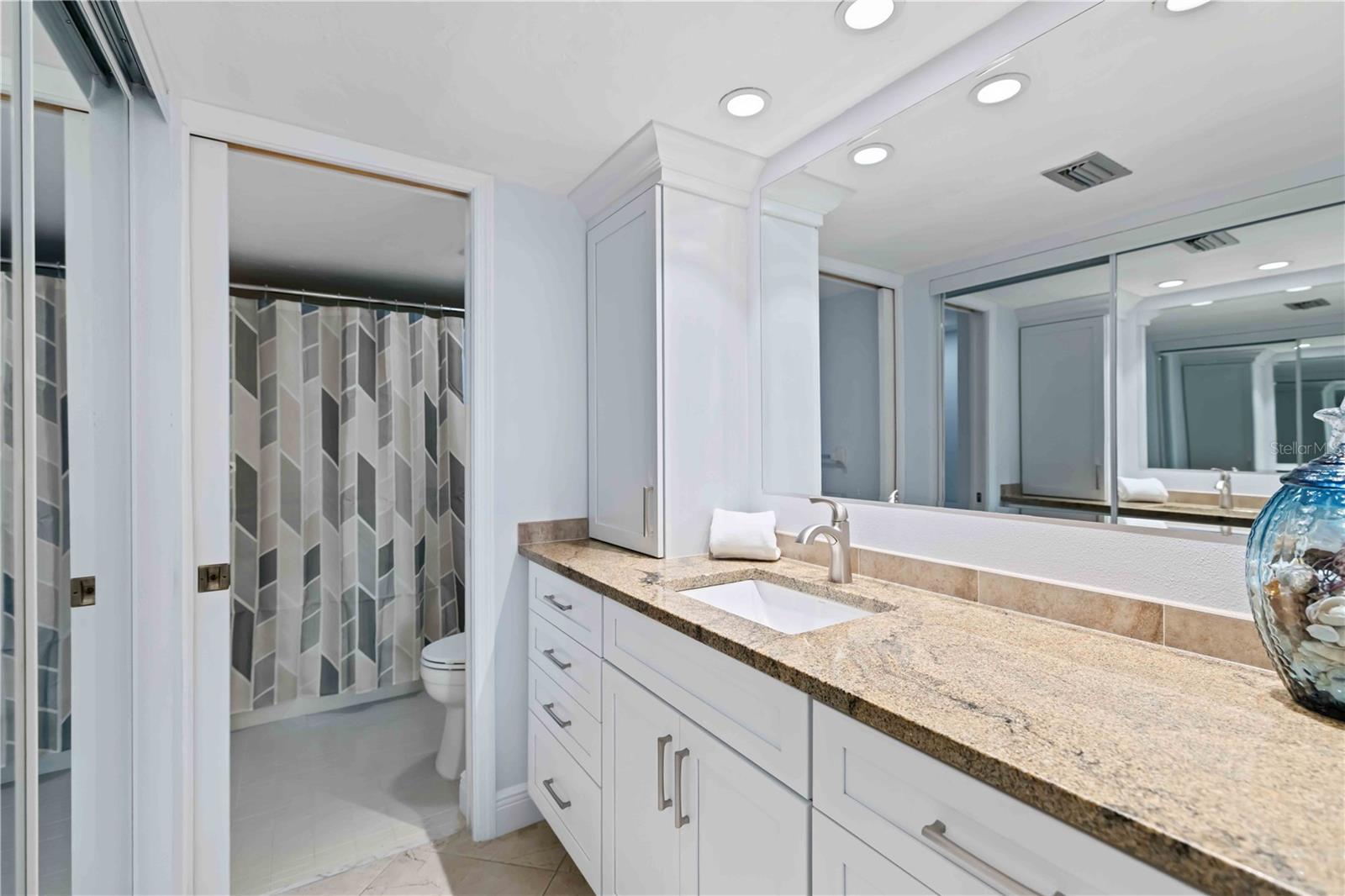 Image 19 of 34 For 5260 Gulf Of Mexico Drive 401