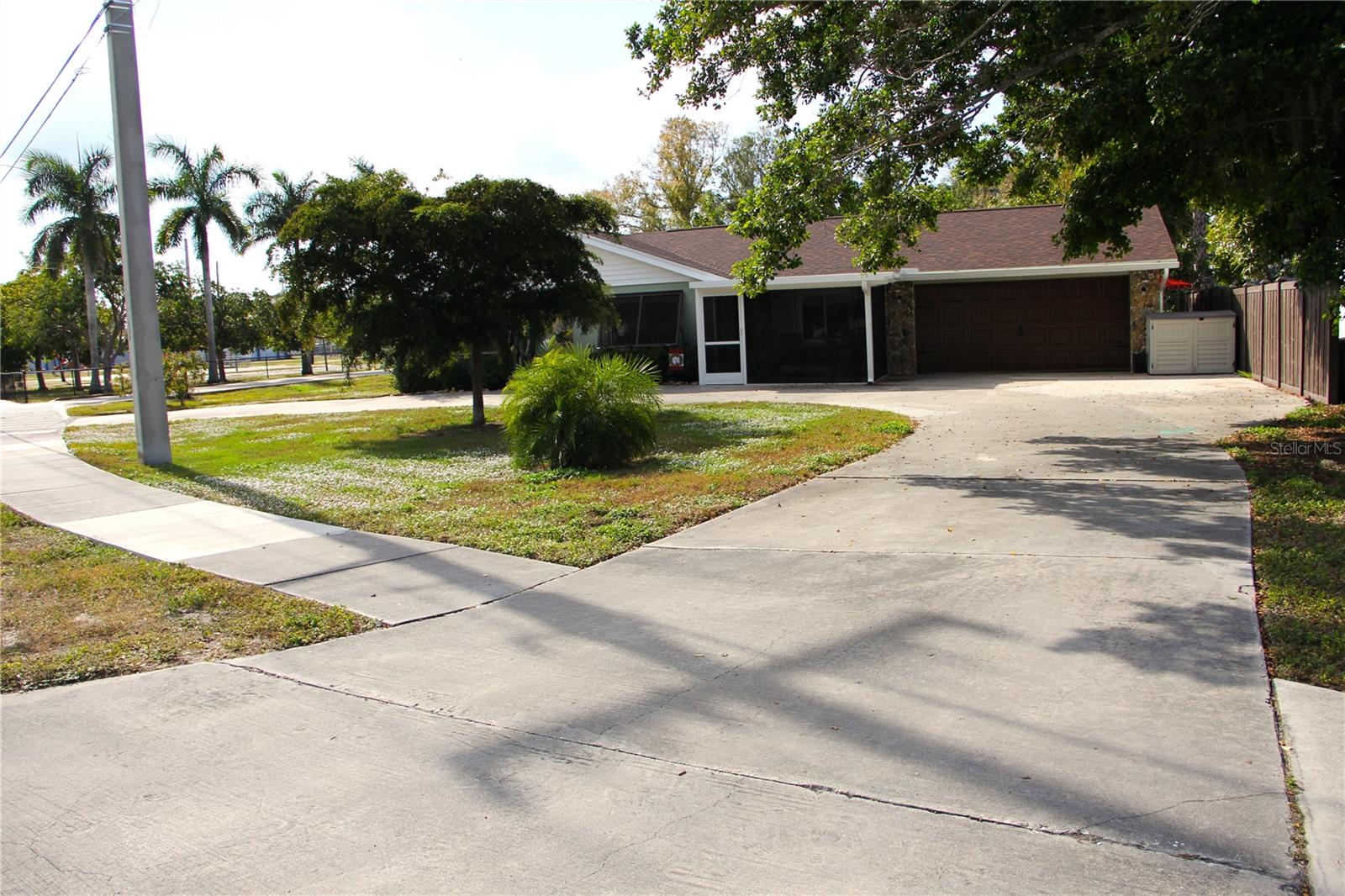 Image 11 of 72 For 624 Showalter Avenue