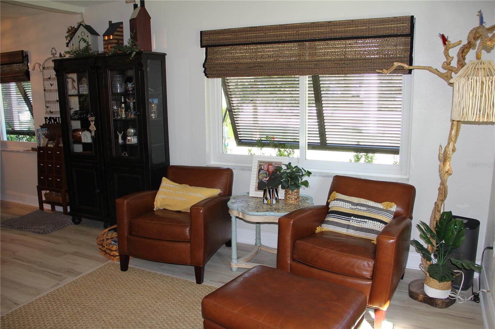 Image 22 of 72 For 624 Showalter Avenue