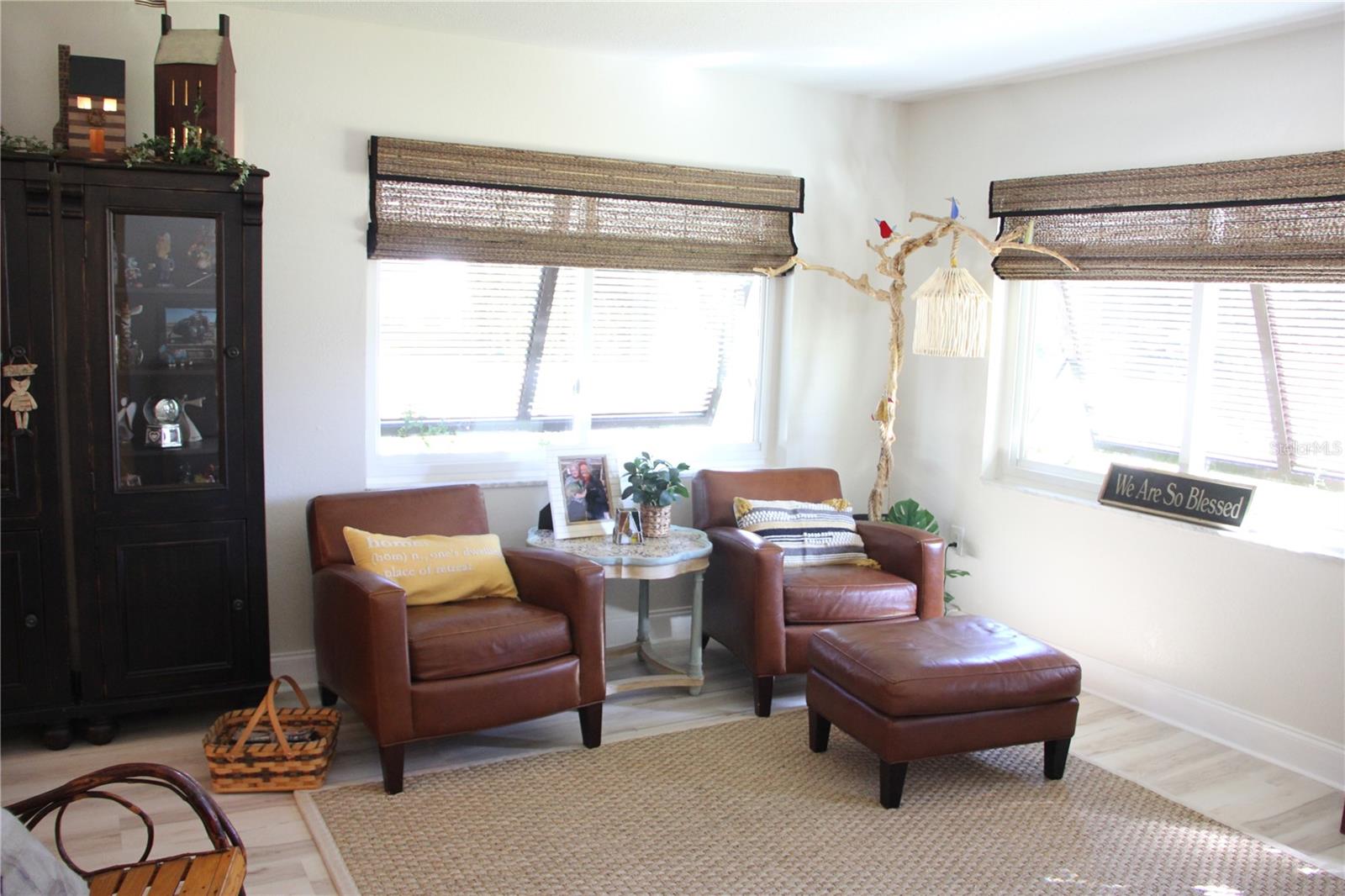 Image 24 of 72 For 624 Showalter Avenue