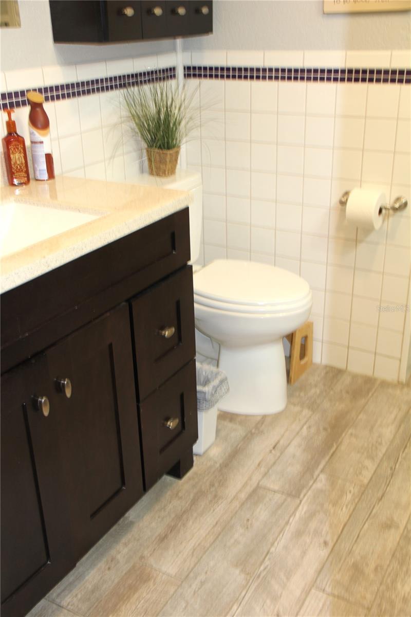 Image 34 of 72 For 624 Showalter Avenue