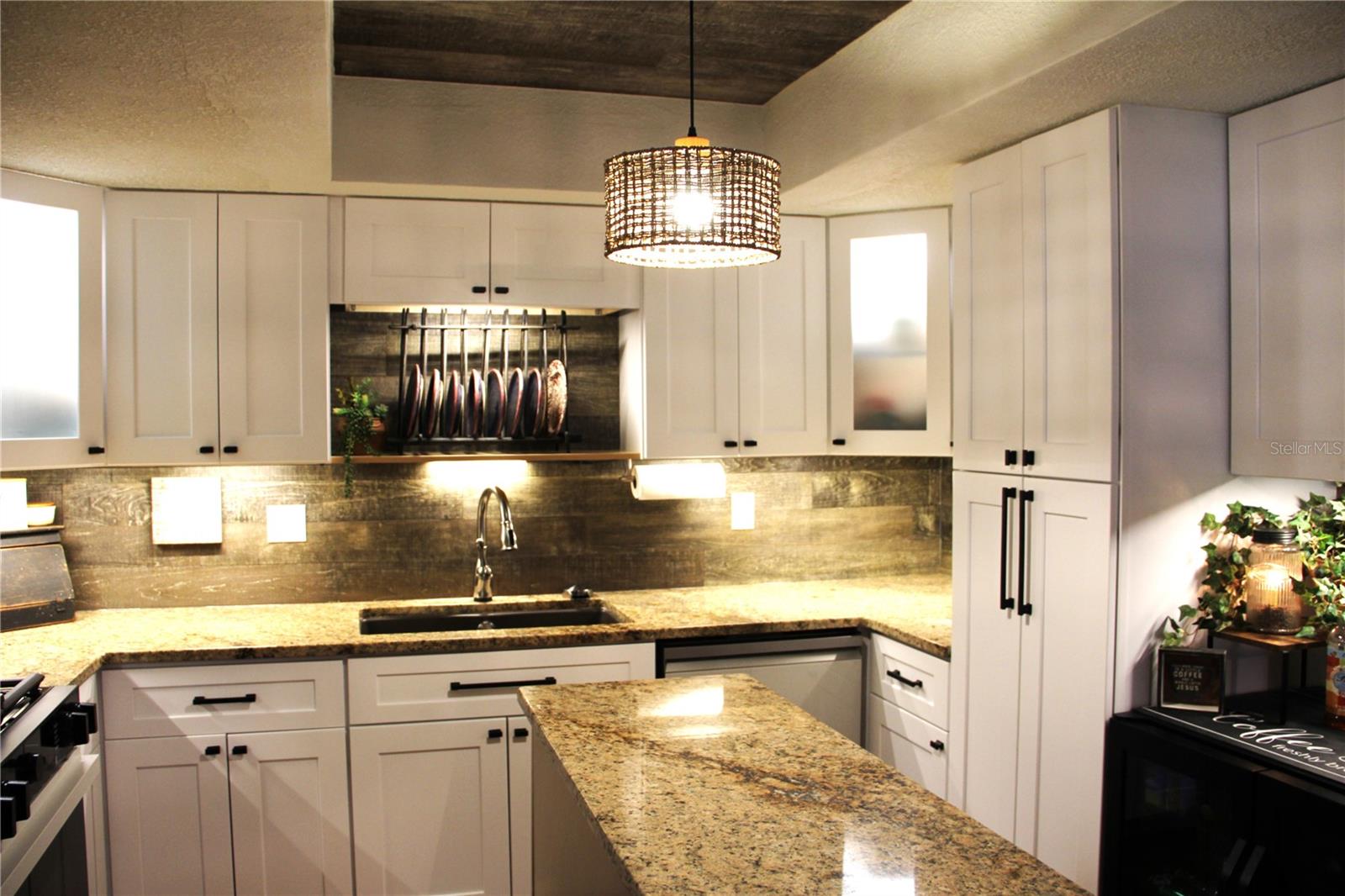 Image 44 of 72 For 624 Showalter Avenue