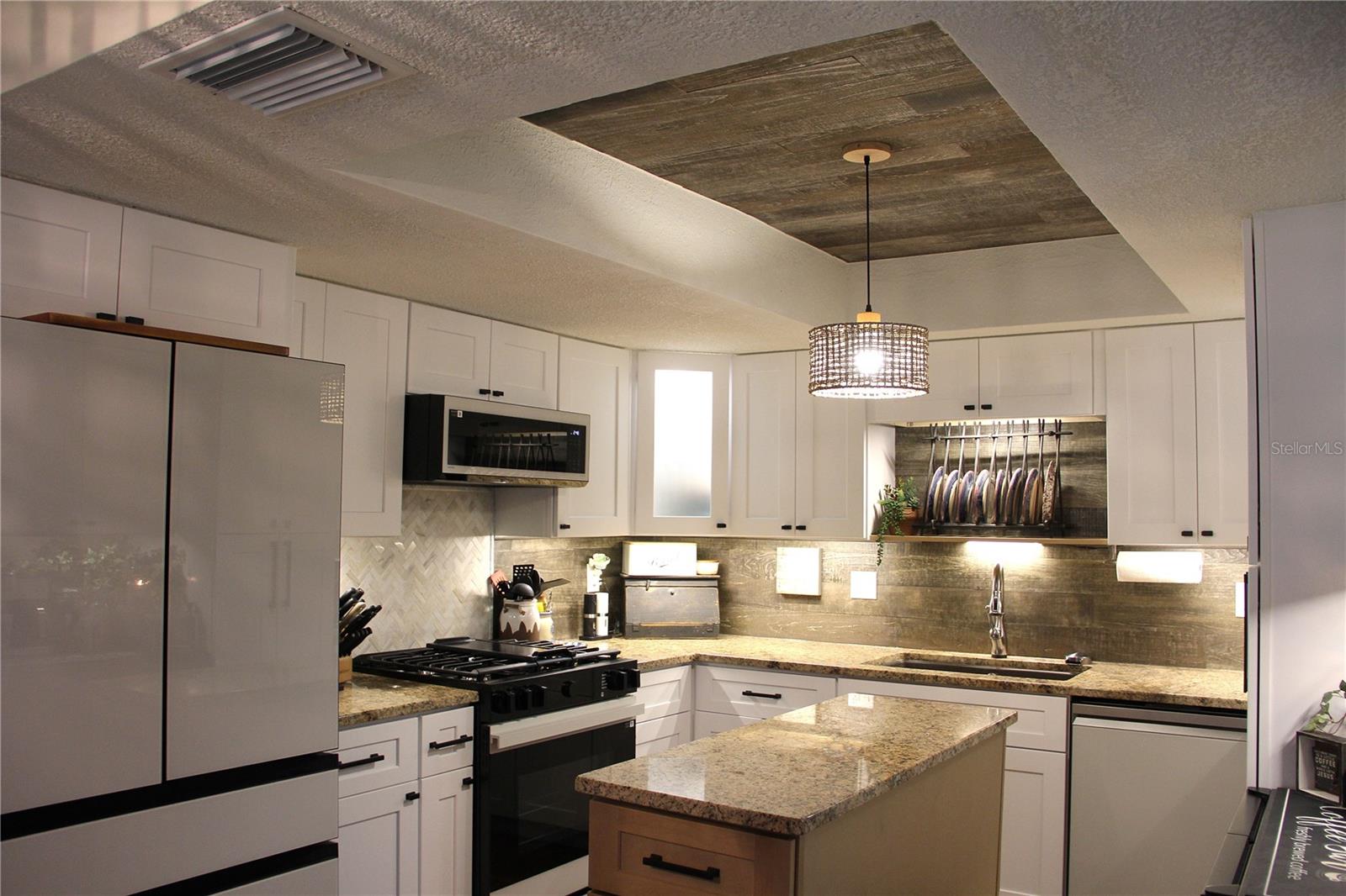 Image 46 of 72 For 624 Showalter Avenue