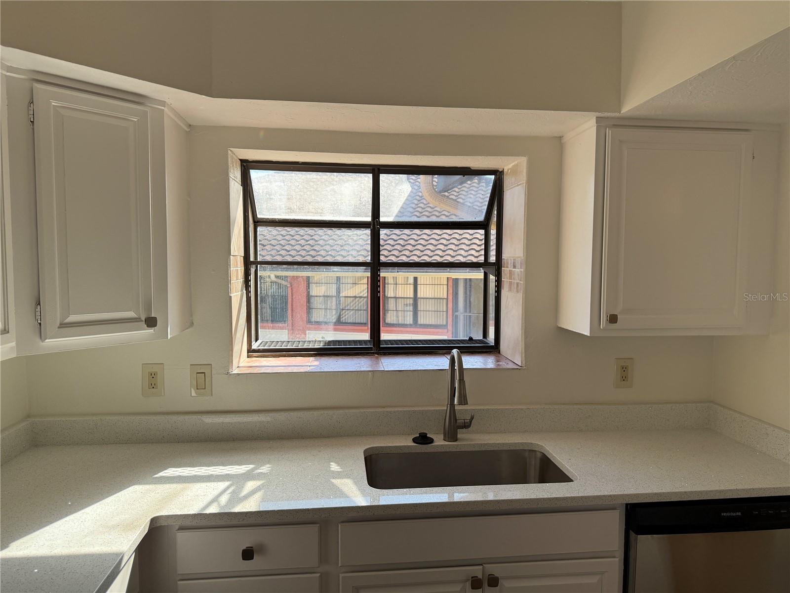 Image 7 of 44 For 5691 Ashton Lake Drive 14